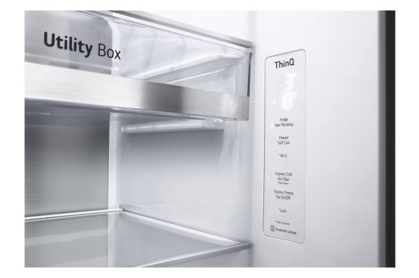 674L InstaView Side-by-Side Refrigerator Interior with Adjustable Tempered Glass Shelves